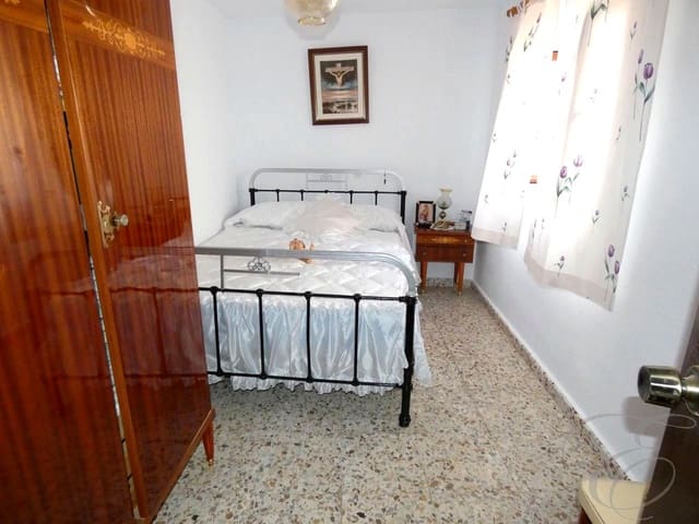 5 soveværelse Villa til salg i Sayalonga - € 110.000 (Ref: 9708980)