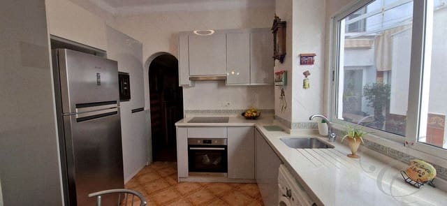 4 slaapkamer Villa te koop in Vélez-Málaga - € 308.500 (Ref: 9714021)