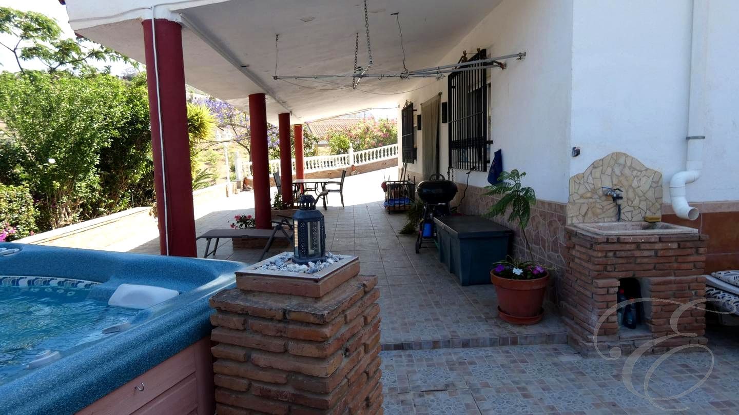 3 bedroom Villa for sale in Rubite with garage - € 299,000 (Ref: 9771032)