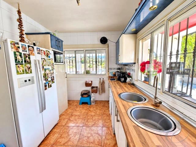 Chalet de 3 habitaciones en Rubite, Sedella en venta con garaje - 279.000 € (Ref: 9771032)