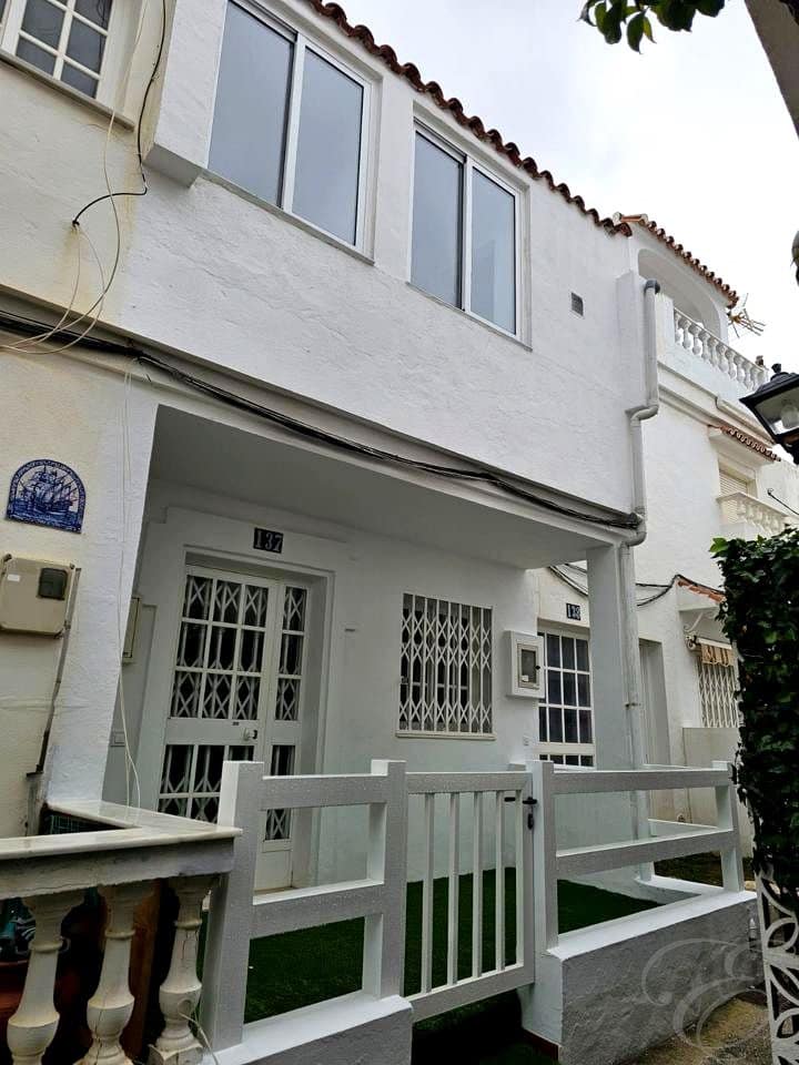 Chalet de 2 habitaciones en Manilva en venta con piscina - 265.000 € (Ref: 9798058)