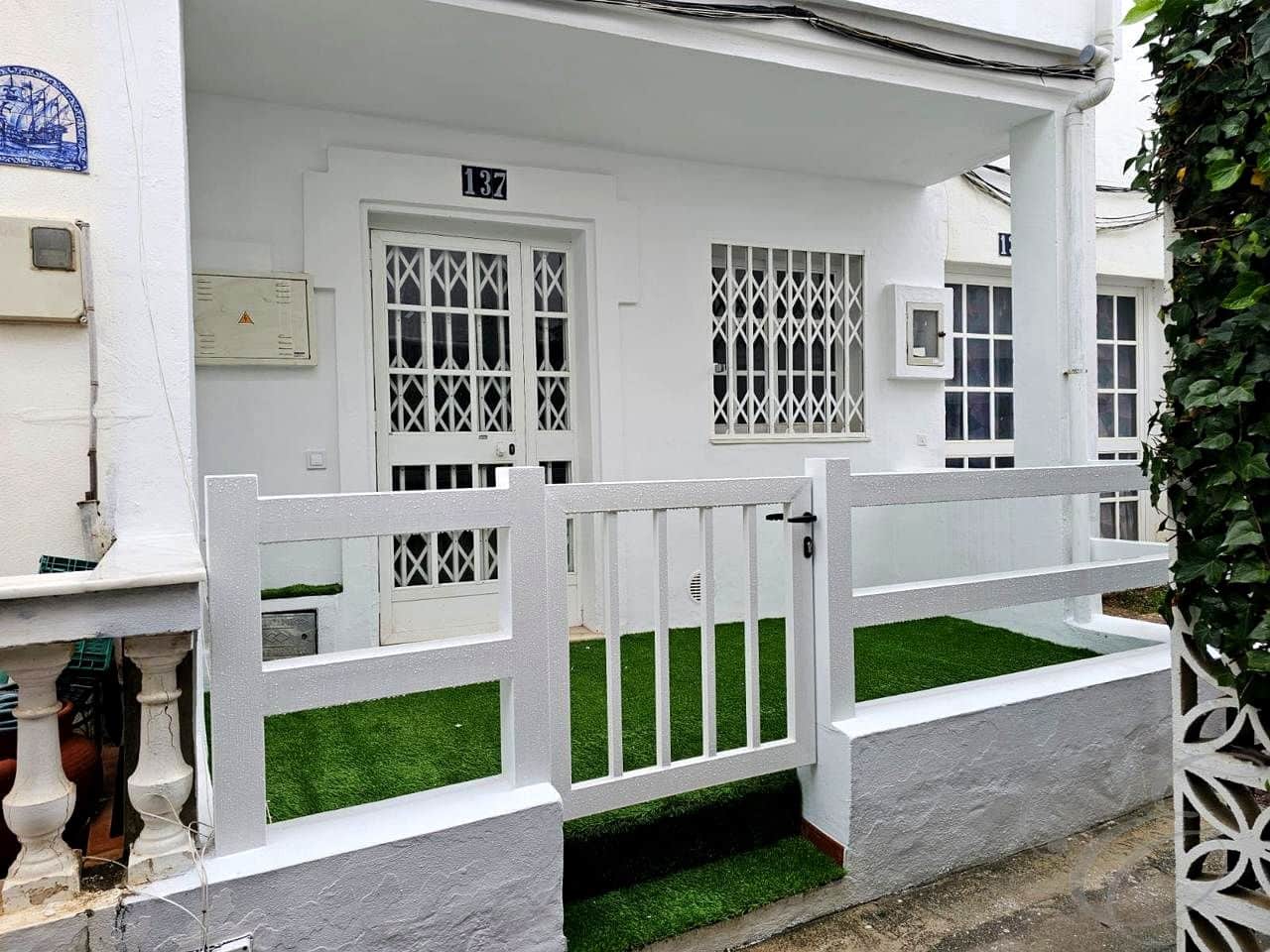 Chalet de 2 habitaciones en Manilva en venta con piscina - 265.000 € (Ref: 9798058)