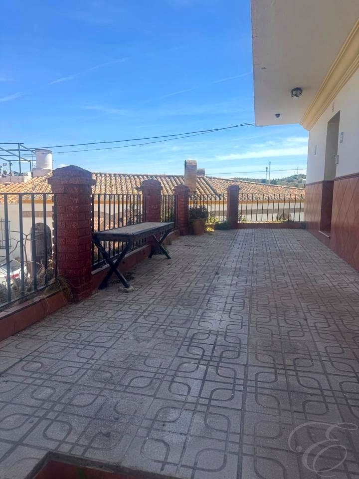 3 bedroom Villa for sale in Almachar with garage - € 179,000 (Ref: 9819382)