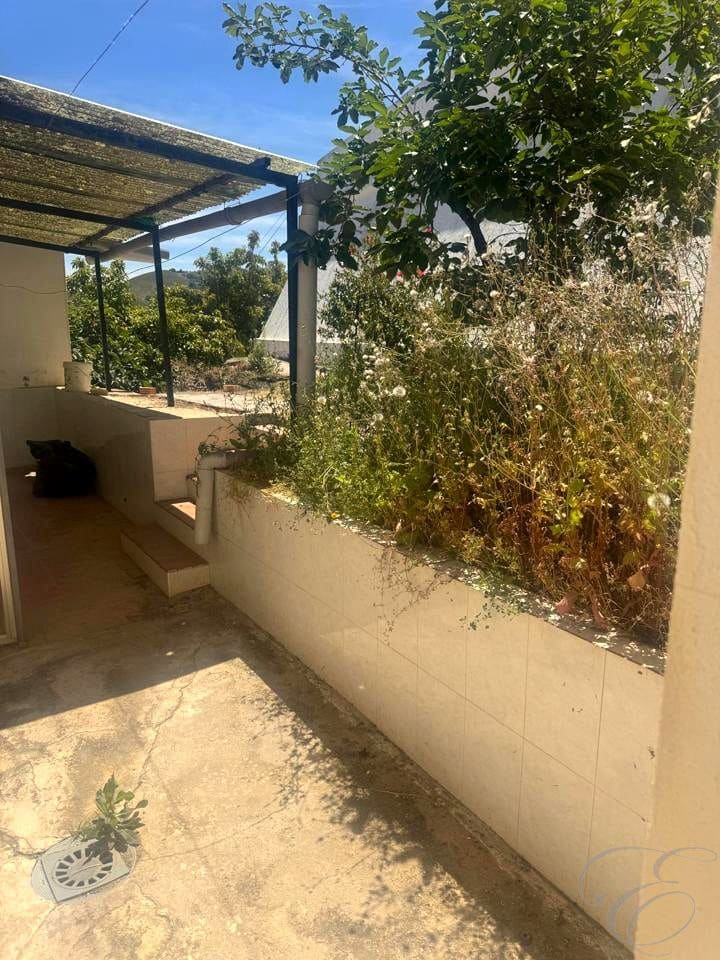 3 bedroom Villa for sale in Almachar with garage - € 179,000 (Ref: 9819382)