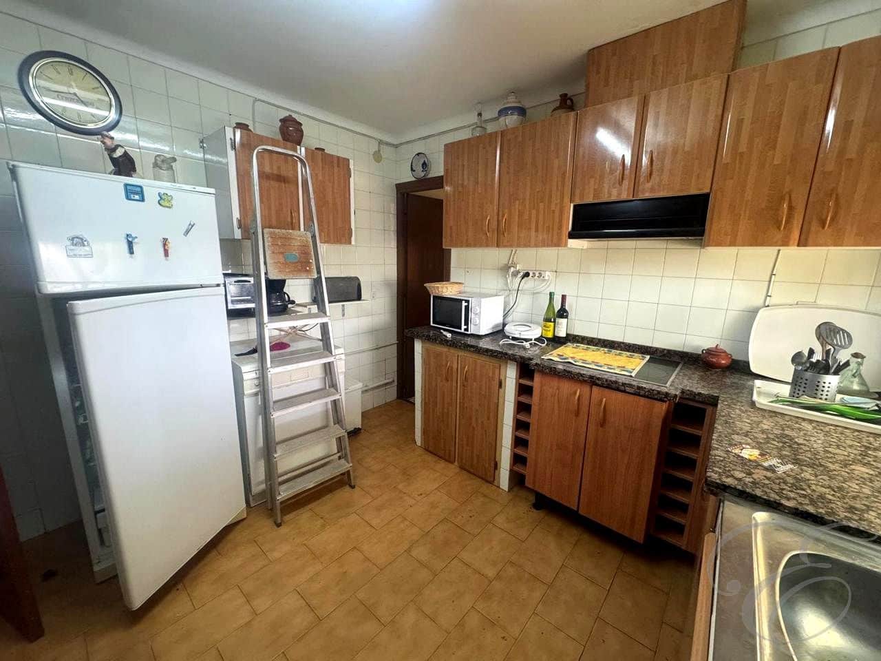 3 bedroom Villa for sale in Almachar with garage - € 179,000 (Ref: 9819382)