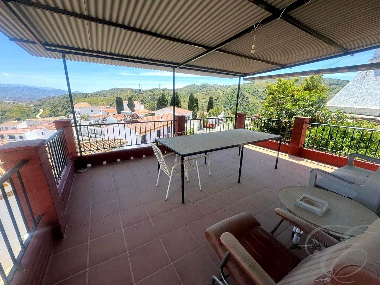 3 bedroom Villa for sale in Almachar with garage - € 179,000 (Ref: 9819382)