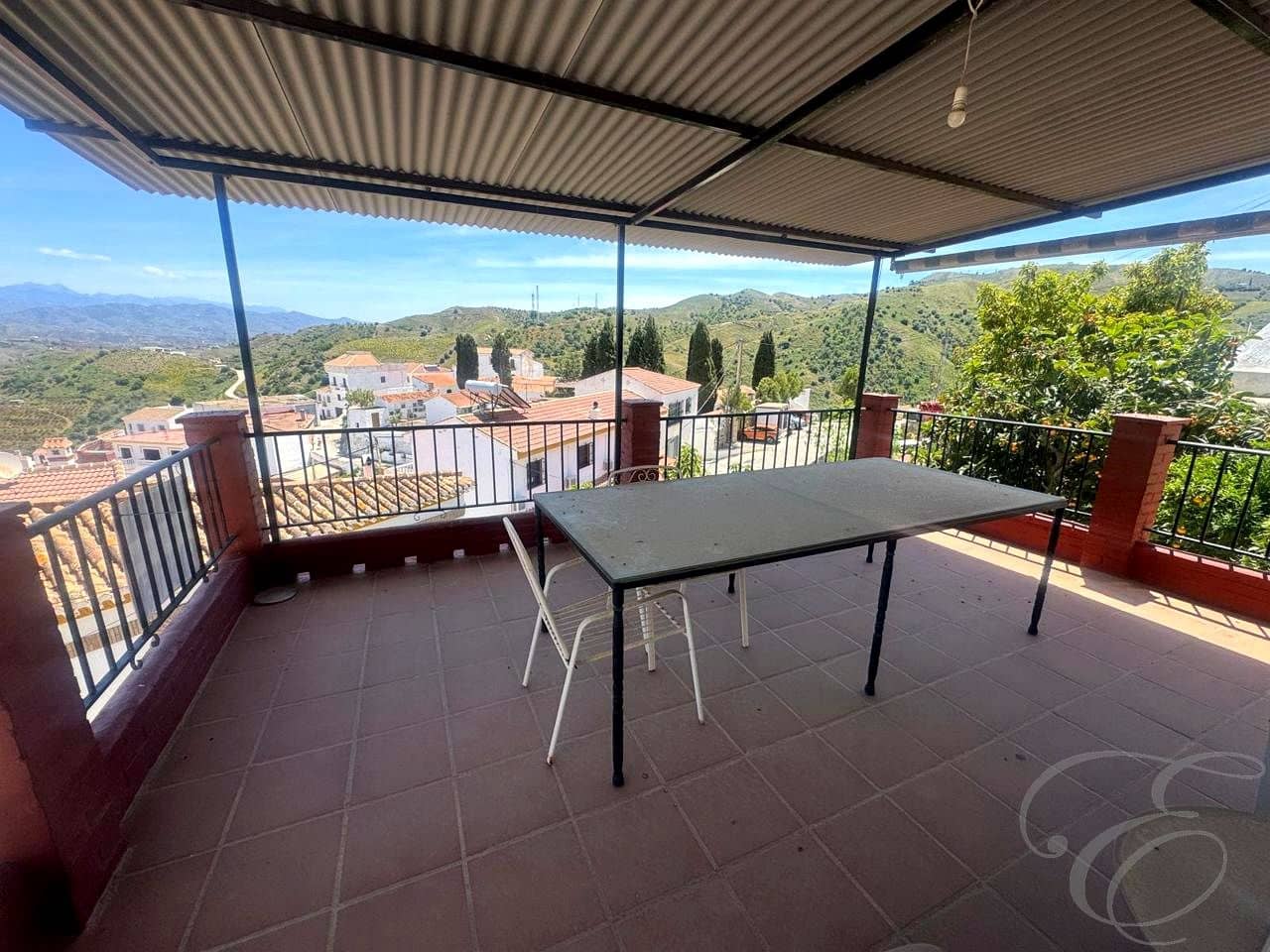 3 bedroom Villa for sale in Almachar with garage - € 179,000 (Ref: 9819382)