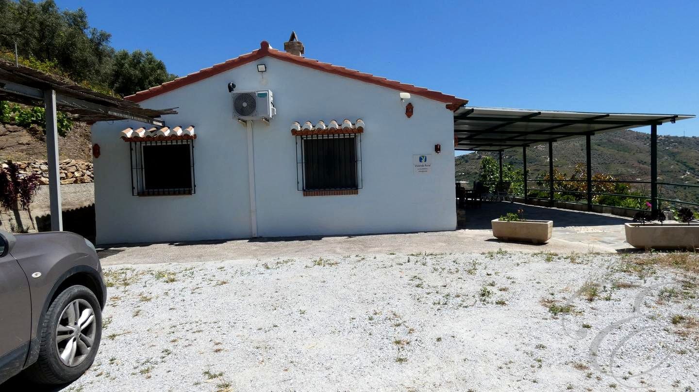 3 chambre Finca/Maison de Campagne à vendre à Competa avec piscine garage - 365 000 € (Ref: 9819383)