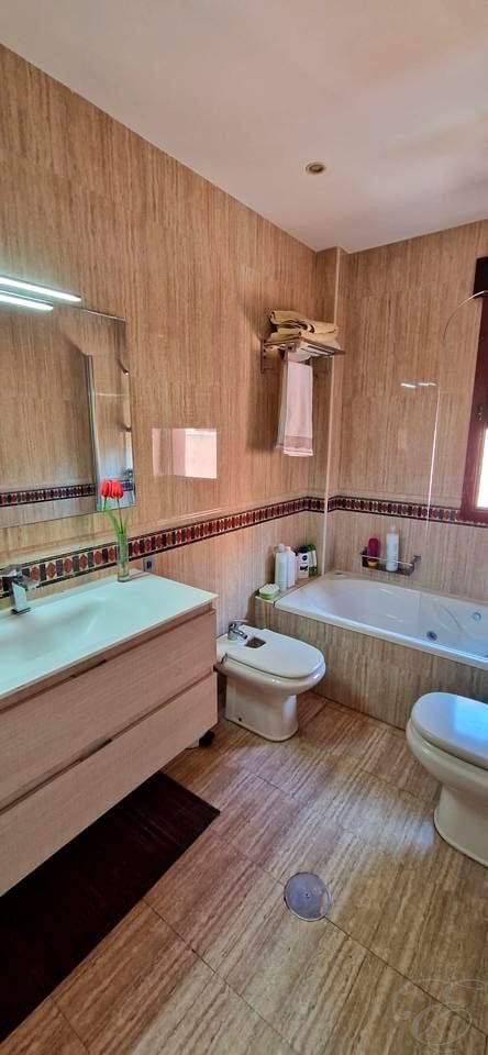 4 bedroom Villa for sale in Motril with pool garage - € 599,500 (Ref: 9829626)