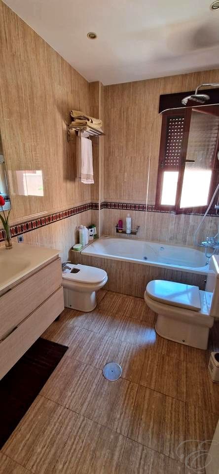 4 bedroom Villa for sale in Motril with pool garage - € 599,500 (Ref: 9829626)