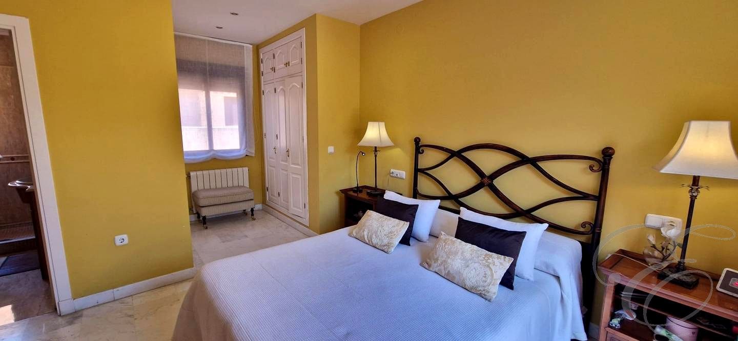 4 bedroom Villa for sale in Motril with pool garage - € 599,500 (Ref: 9829626)