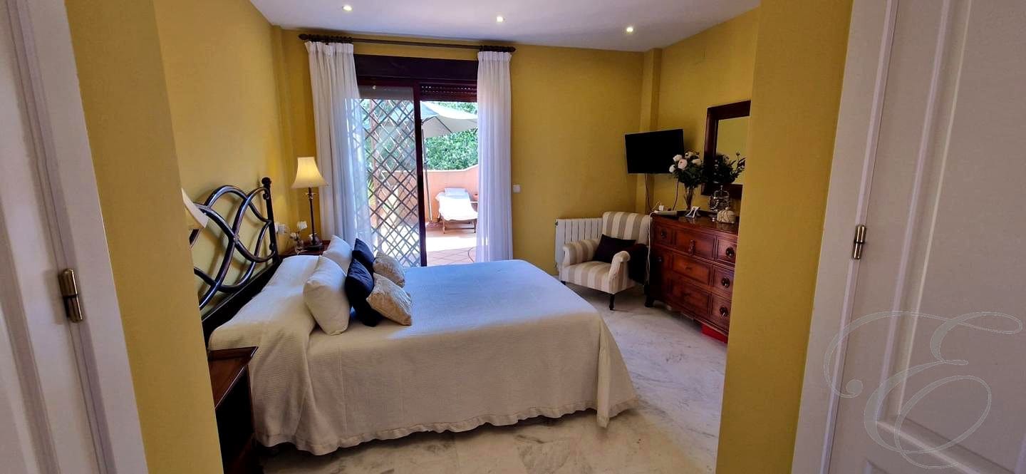 4 bedroom Villa for sale in Motril with pool garage - € 599,500 (Ref: 9829626)
