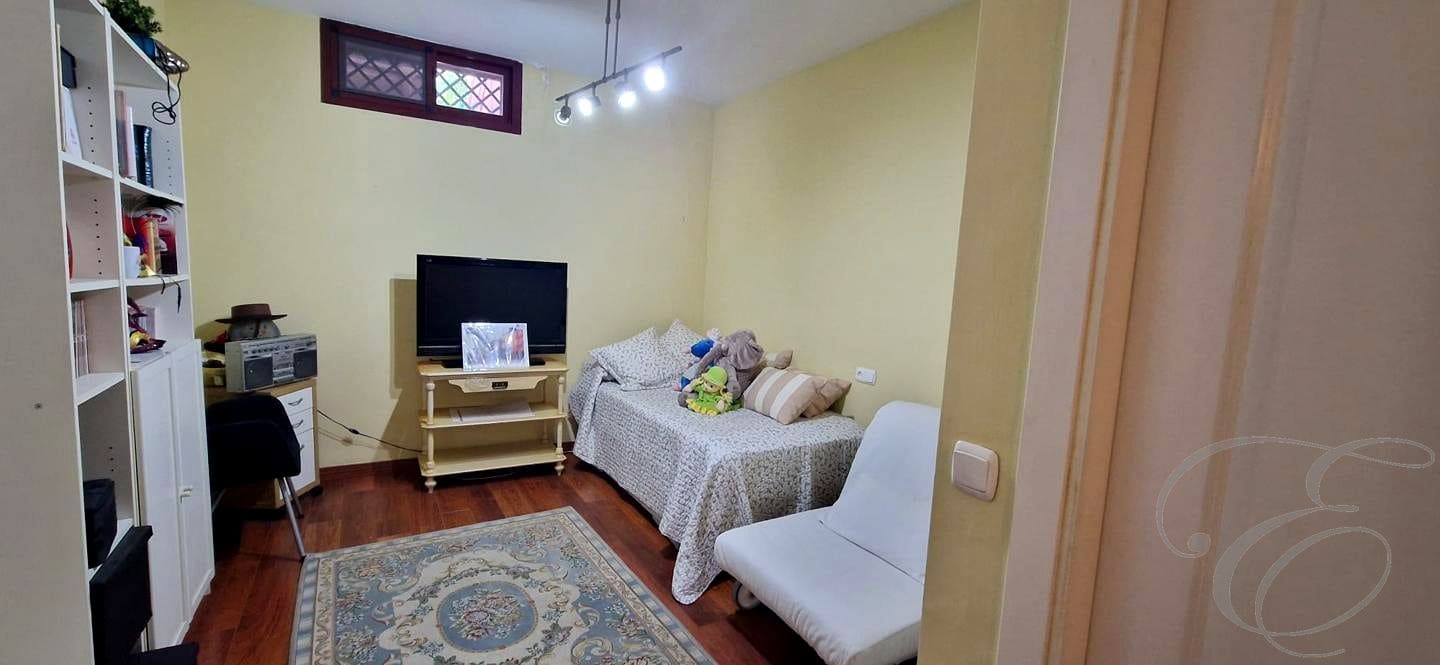 4 bedroom Villa for sale in Motril with pool garage - € 599,500 (Ref: 9829626)