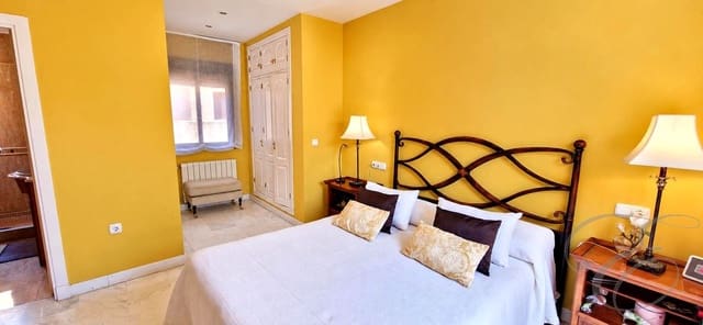 Chalet de 4 habitaciones en Motril en venta con piscina garaje - 599.500 € (Ref: 9829626)