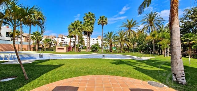 Chalet de 4 habitaciones en Motril en venta con piscina garaje - 599.500 € (Ref: 9829626)