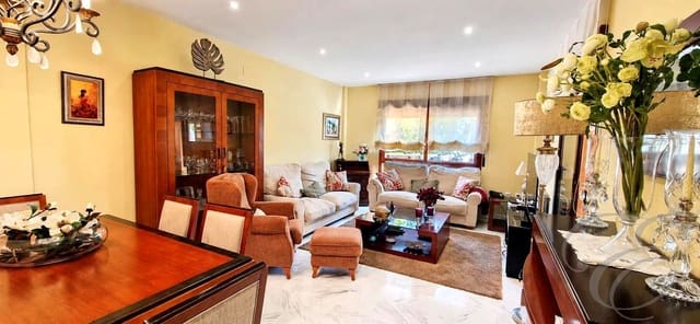 Chalet de 4 habitaciones en Motril en venta con piscina garaje - 599.500 € (Ref: 9829626)