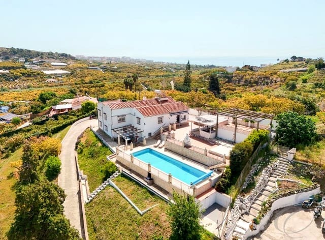 5 Zimmer Villa zu verkaufen in Nueva Nerja, Nerja mit Pool - 1.099.000 € (Ref: 9829923)