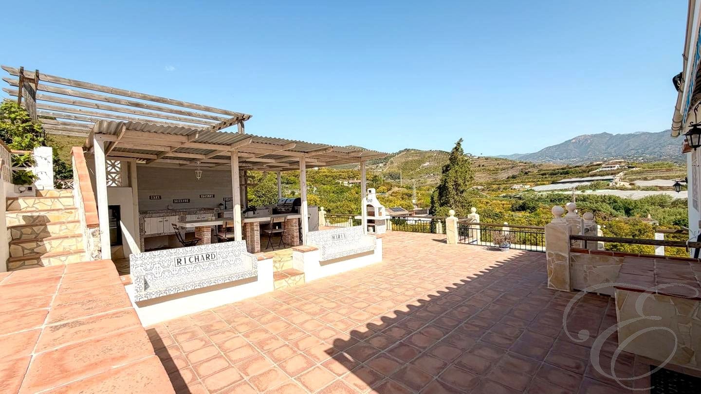 5 Zimmer Villa zu verkaufen in Nerja mit Pool - 1.099.000 € (Ref: 9829923)
