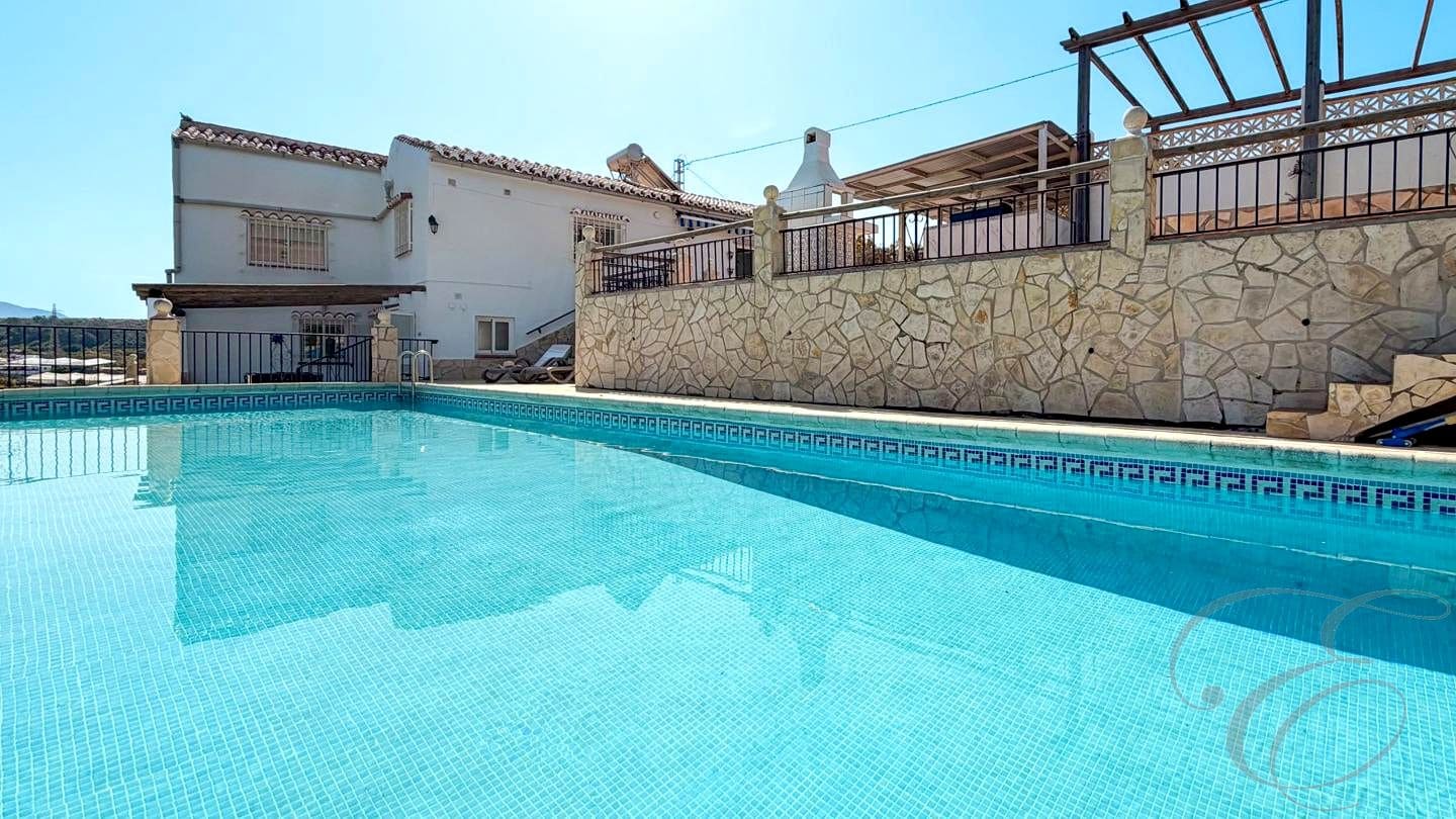 5 Zimmer Villa zu verkaufen in Nerja mit Pool - 1.099.000 € (Ref: 9829923)