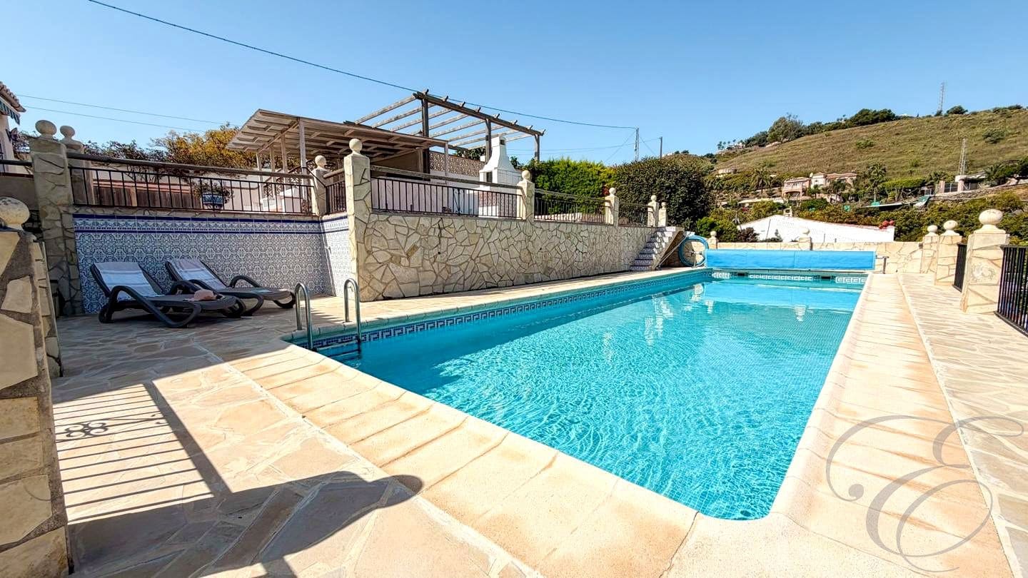 5 Zimmer Villa zu verkaufen in Nerja mit Pool - 1.099.000 € (Ref: 9829923)