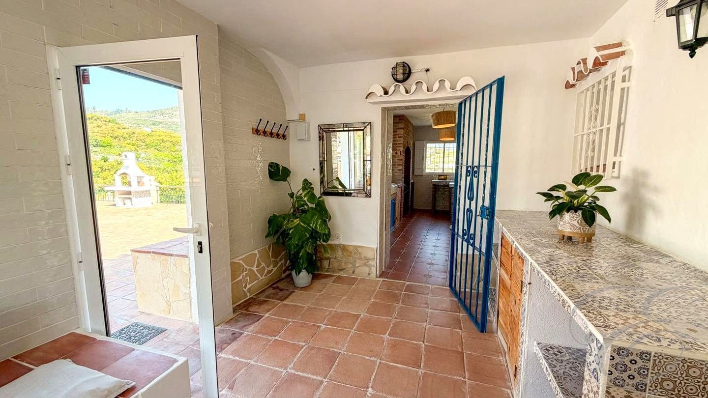 5 Zimmer Villa zu verkaufen in Nerja mit Pool - 1.099.000 € (Ref: 9829923)
