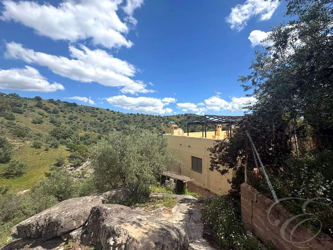 3 bedroom Finca/Country House for sale in Riogordo - € 240,000 (Ref: 9830220)