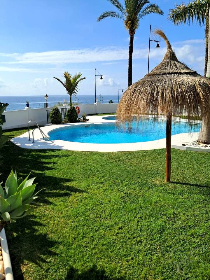 Piso de 2 habitaciones en Torrox en venta con garaje - 350.000 € (Ref: 9832994)