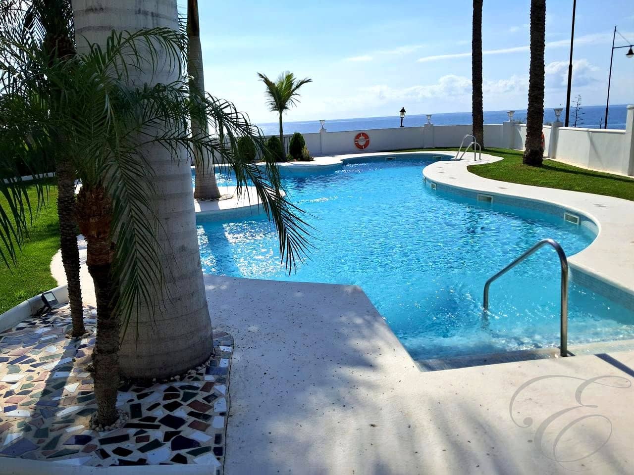 Piso de 2 habitaciones en Torrox en venta con garaje - 350.000 € (Ref: 9832994)
