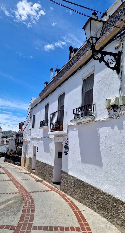 3 bedroom Villa for sale in Canillas de Albaida with garage - € 249,500 (Ref: 9844428)