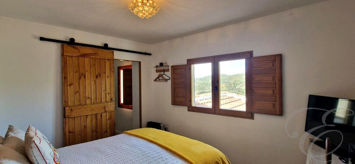 3 bedroom Villa for sale in Canillas de Albaida with garage - € 249,500 (Ref: 9844428)
