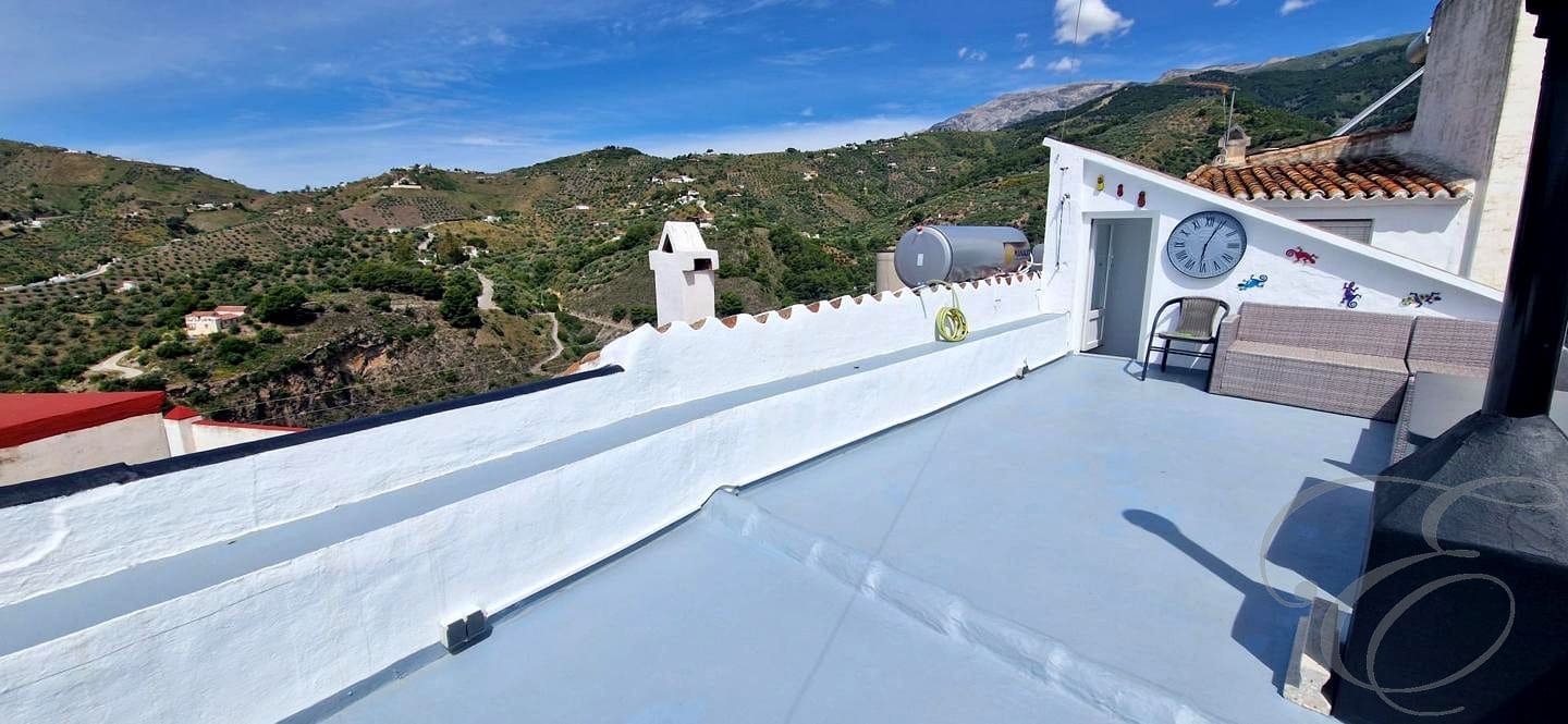 3 bedroom Villa for sale in Canillas de Albaida with garage - € 249,500 (Ref: 9844428)