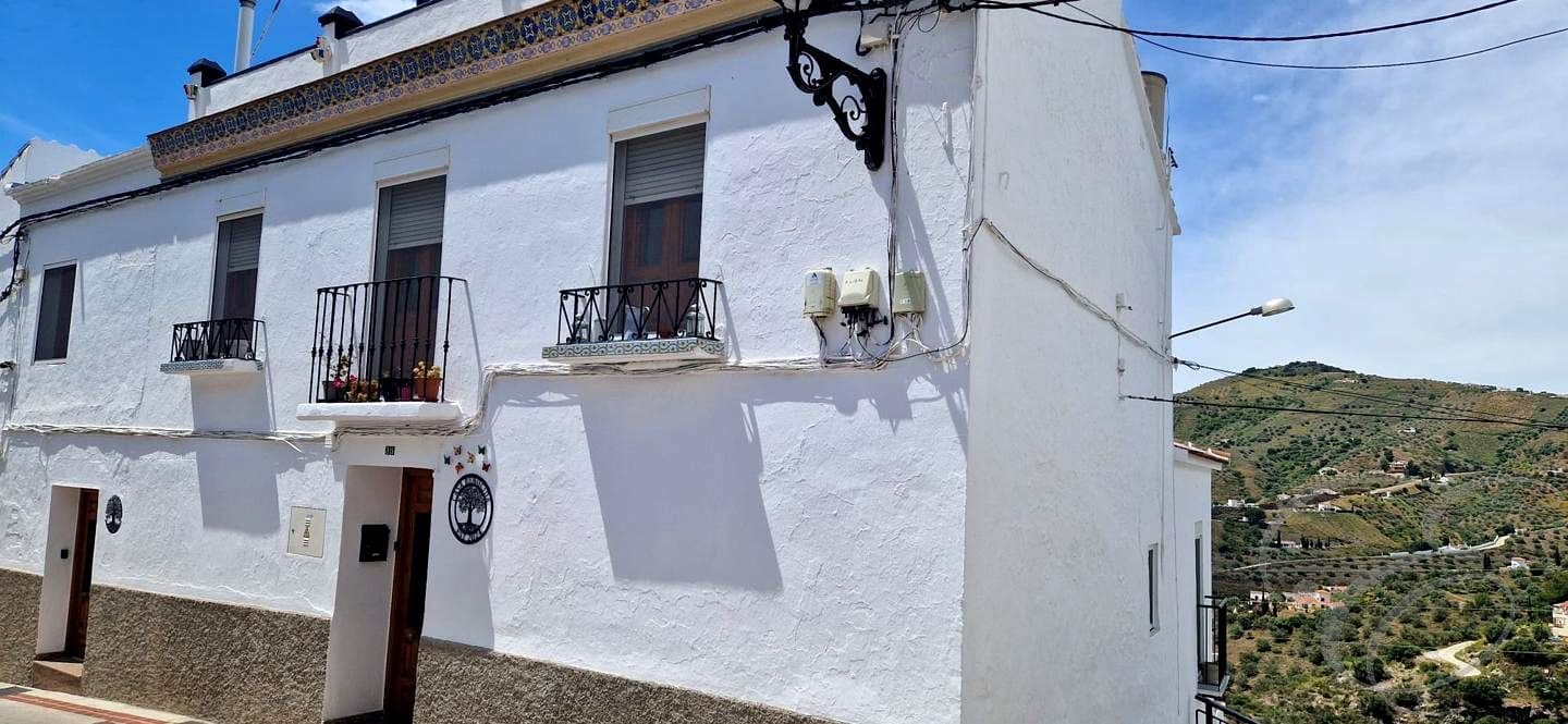 3 bedroom Villa for sale in Canillas de Albaida with garage - € 249,500 (Ref: 9844428)