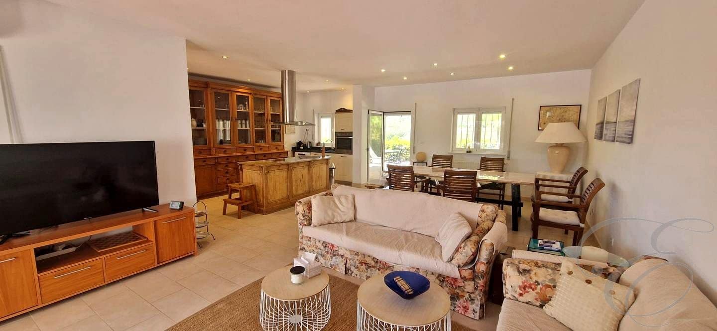 3 bedroom Villa for sale in Vinuela with pool garage - € 590,000 (Ref: 9866117)