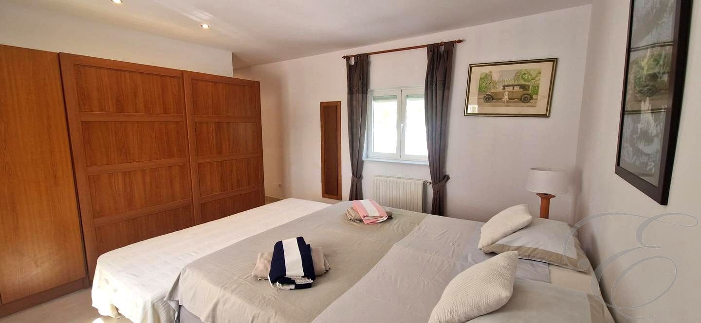 3 bedroom Villa for sale in Vinuela with pool garage - € 590,000 (Ref: 9866117)
