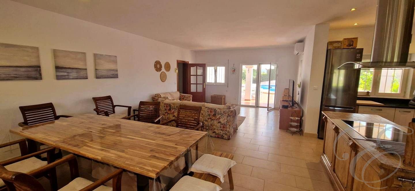 3 bedroom Villa for sale in Vinuela with pool garage - € 590,000 (Ref: 9866117)