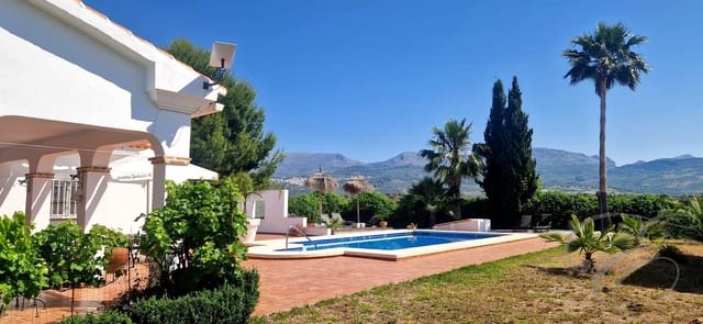 Chalet de 3 habitaciones en Viñuela en venta con piscina garaje - 590.000 € (Ref: 9866117)