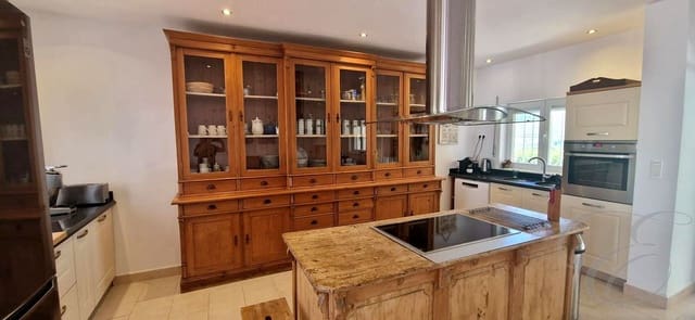 Chalet de 3 habitaciones en Viñuela en venta con piscina garaje - 590.000 € (Ref: 9866117)