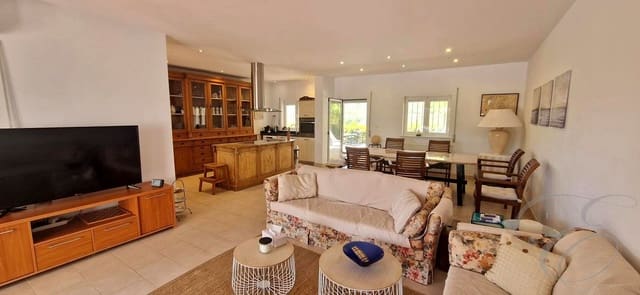 Chalet de 3 habitaciones en Viñuela en venta con piscina garaje - 590.000 € (Ref: 9866117)