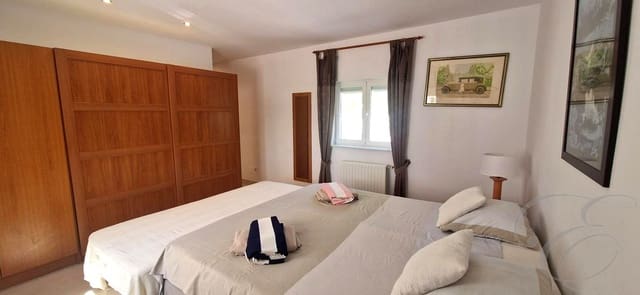 Chalet de 3 habitaciones en Viñuela en venta con piscina garaje - 590.000 € (Ref: 9866117)