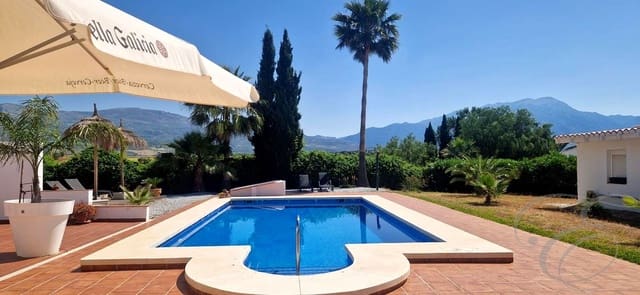 Chalet de 3 habitaciones en Viñuela en venta con piscina garaje - 590.000 € (Ref: 9866117)