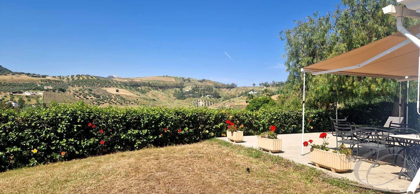 3 bedroom Villa for sale in Vinuela with pool garage - € 590,000 (Ref: 9866117)