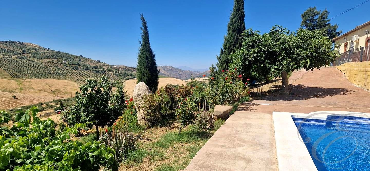 4 bedroom Finca/Country House for sale in Villanueva de la Concepcion with pool garage - € 287,000 (Ref: 9891106)