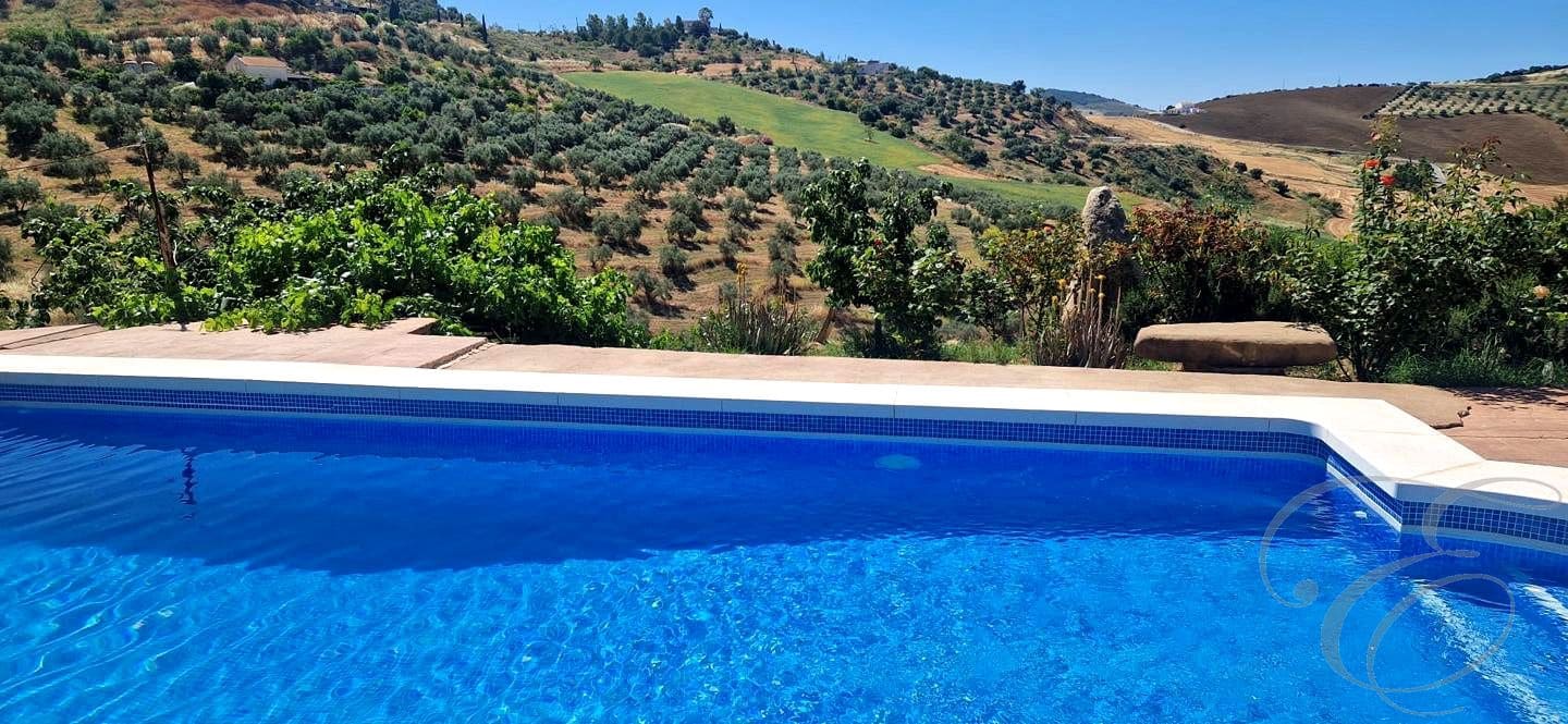 4 bedroom Finca/Country House for sale in Villanueva de la Concepcion with pool garage - € 287,000 (Ref: 9891106)