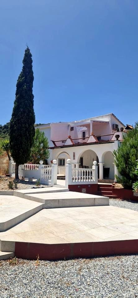3 chambre Finca/Maison de Campagne à vendre à Comares avec piscine garage - 300 000 € (Ref: 9911893)