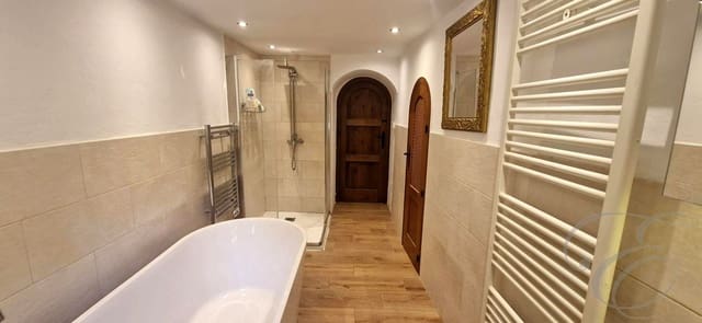 3 chambre Finca/Maison de Campagne à vendre à Comares avec piscine garage - 300 000 € (Ref: 9911893)