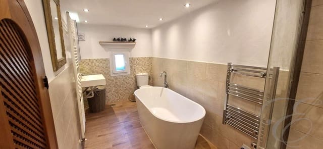3 chambre Finca/Maison de Campagne à vendre à Comares avec piscine garage - 300 000 € (Ref: 9911893)