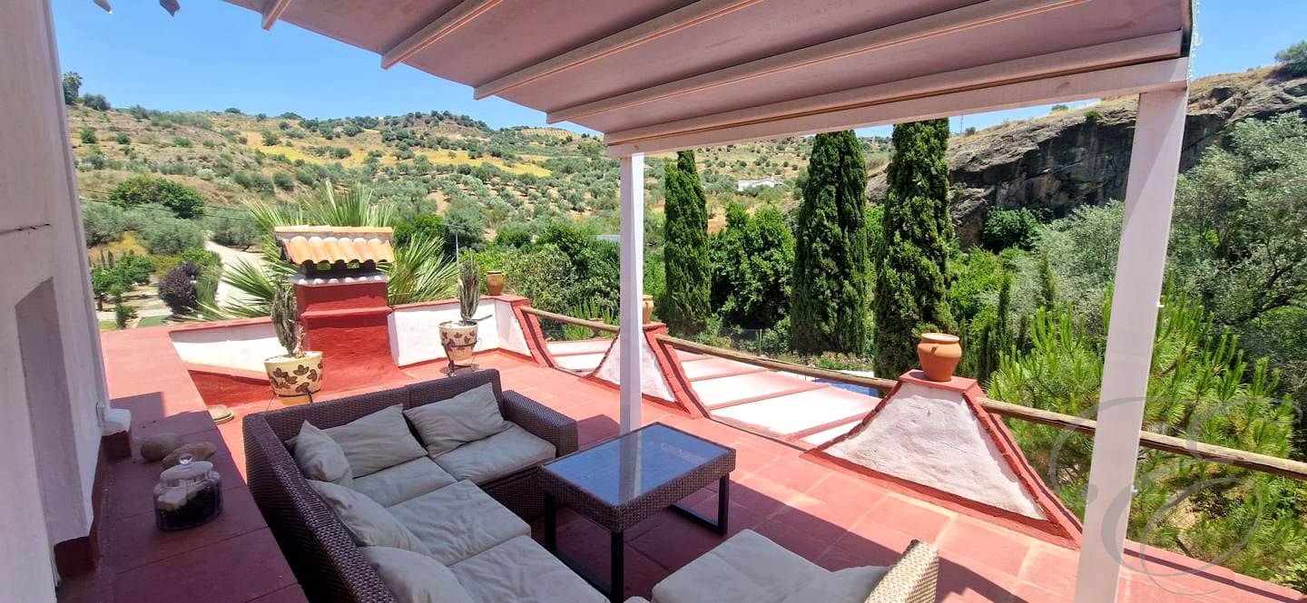 3 chambre Finca/Maison de Campagne à vendre à Comares avec piscine garage - 300 000 € (Ref: 9911893)
