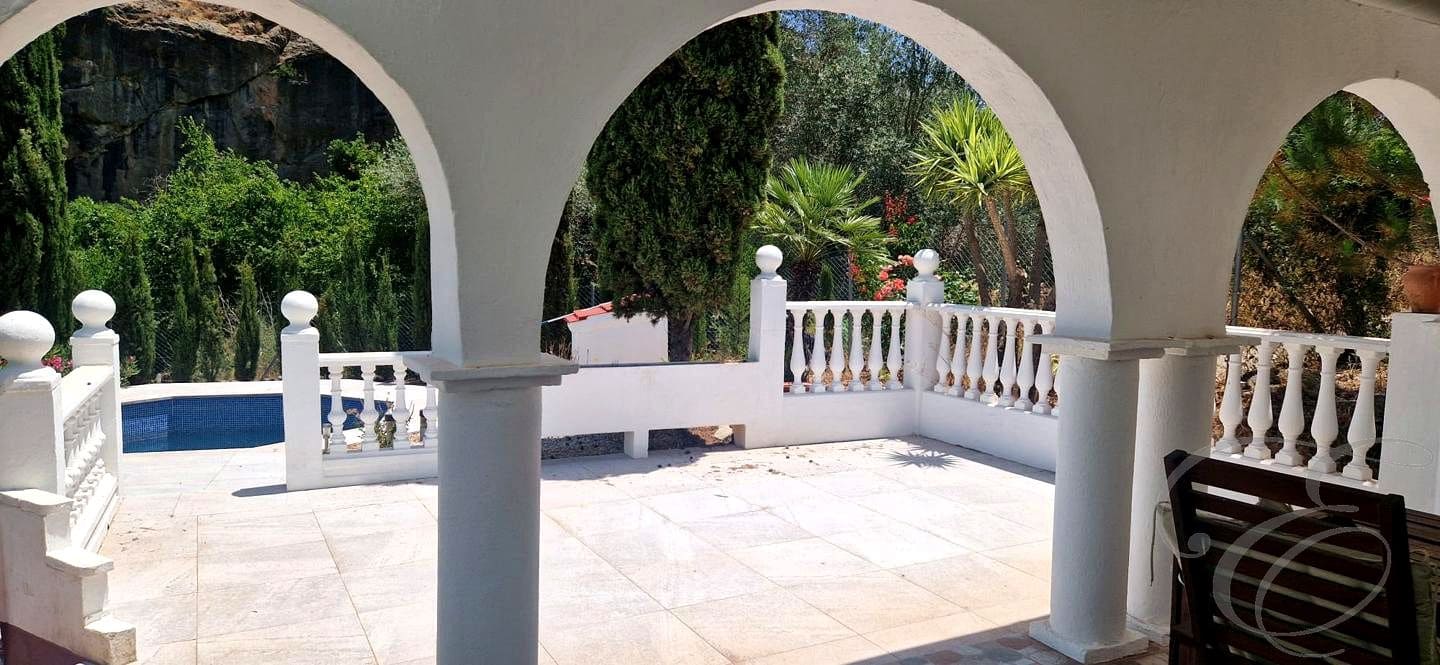 3 chambre Finca/Maison de Campagne à vendre à Comares avec piscine garage - 300 000 € (Ref: 9911893)