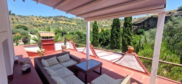 3 chambre Finca/Maison de Campagne à vendre à Comares avec piscine garage - 300 000 € (Ref: 9911893)