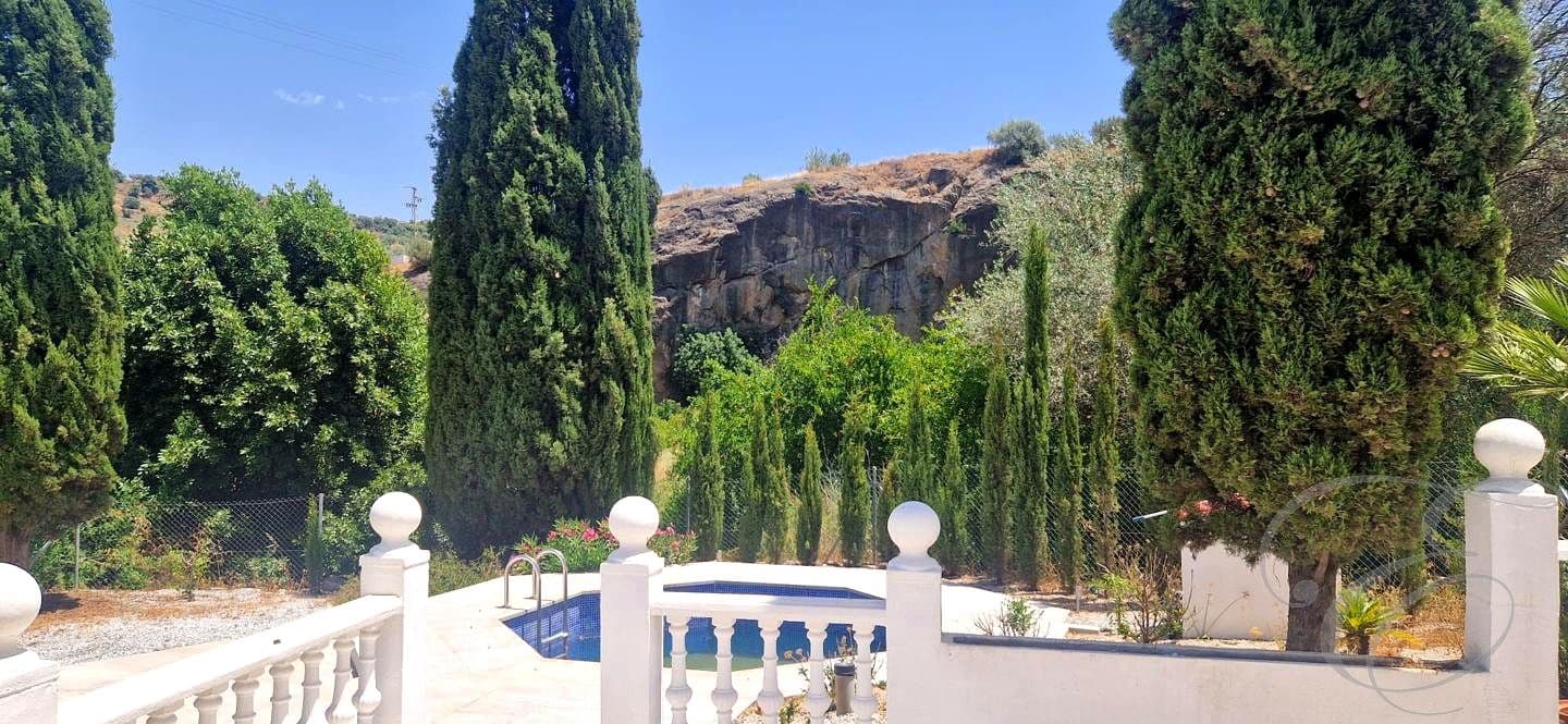 3 chambre Finca/Maison de Campagne à vendre à Comares avec piscine garage - 300 000 € (Ref: 9911893)